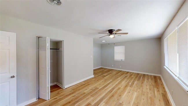 Building Photo - 3234 Willow Ln Dr