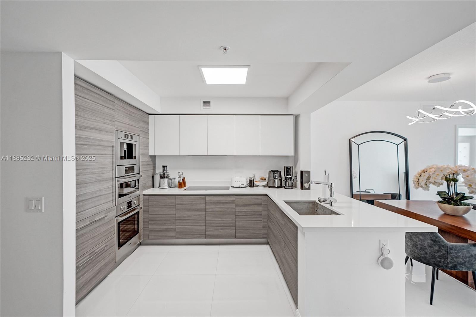 Building Photo - 300 Sunny Isles Blvd