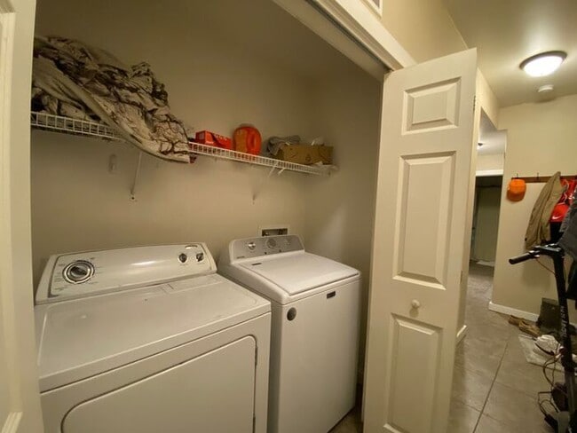 Building Photo - $4,400 | 5 Bedroom, 3 Bathroom Condo | NO ...