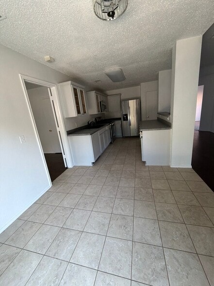 Building Photo - 804 Creekside Dr