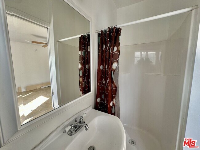 Building Photo - 128 S Swall Dr