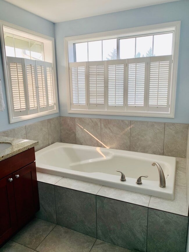 Building Photo - 4-Bedroom Single-Family Home on Quiet Cul-de-Sac