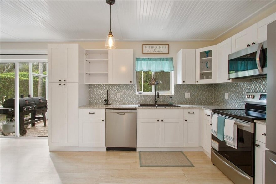 Primary Photo - 6885 Barnwell Dr