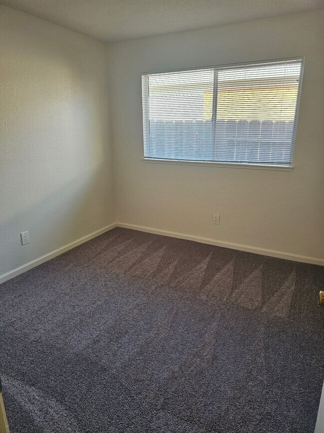 Building Photo - NICE UPDATED HOME IN SACRAMENTO!!