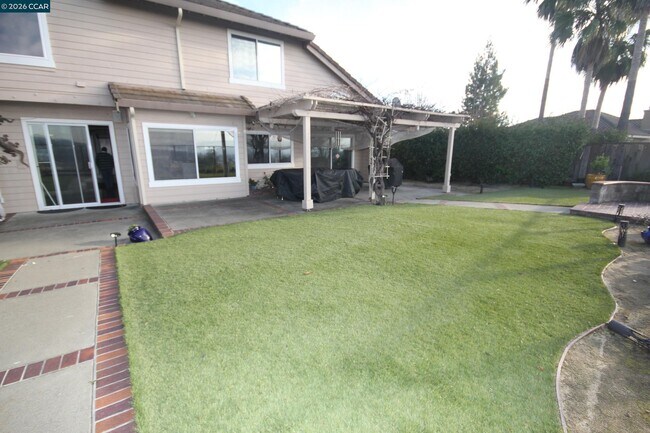 Building Photo - 243 Viewpoint Dr