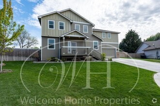Building Photo - Newer Large Home in Great Neighborhood wit...