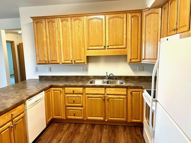 Kitchen - 120 Oakridge Ave