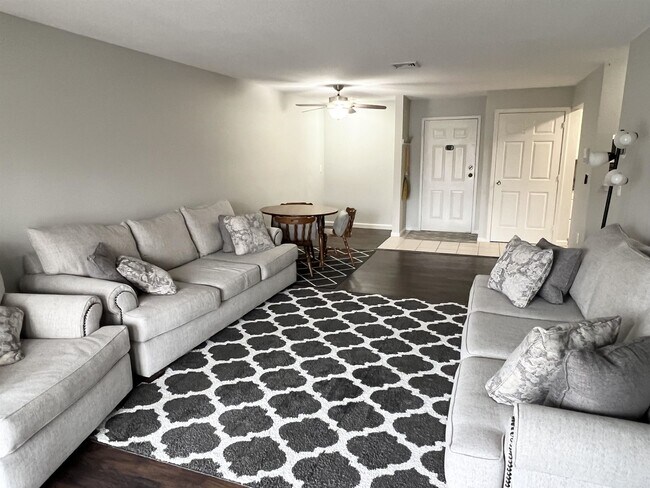 Building Photo - 690 S Porter St