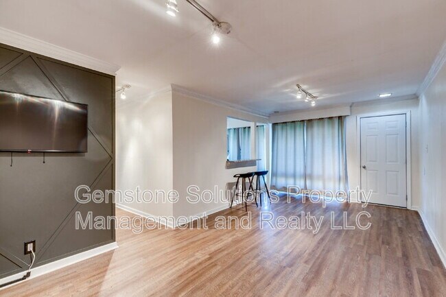 Building Photo - 201 Acklen Park Dr