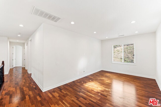 Building Photo - 1952 Hazel Nut Ct