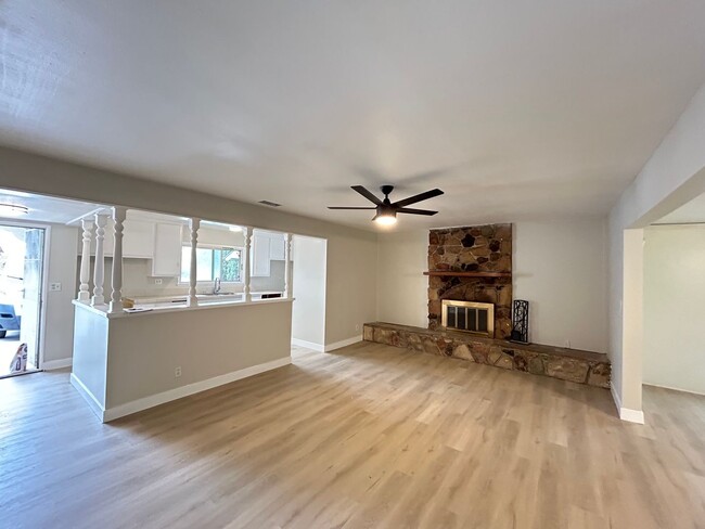 Building Photo - Nicely Updated Single Story 3 Bed 2 Bath H...