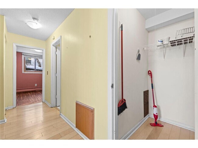 Building Photo - 520 Ridgewood Ave