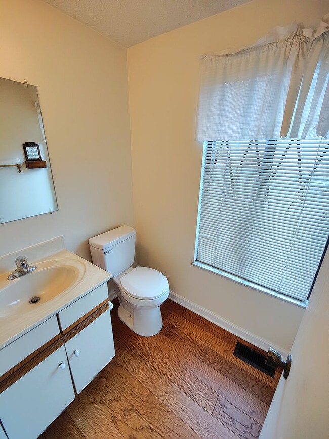 Building Photo - *Spacious & Conveniently Located 3BD/2.5BA Townhouse Available in Bethel Park*