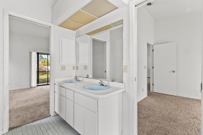 Building Photo - Annual ** 4 Bed / 3 Bath Single Family Home -- $1,950/month