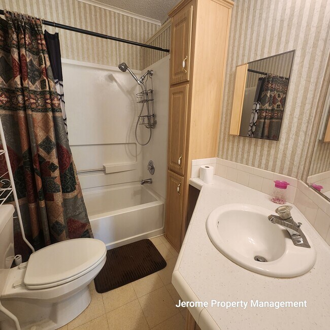 Building Photo - 5924 Vanco Dr