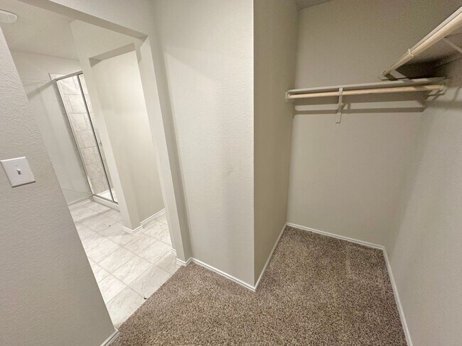 Building Photo - AVAILABLE NOW!