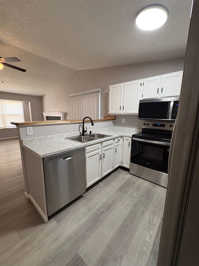 Building Photo - Newly Remodeled 3 Bedroom 2 Bath Home on Huge Corner Lot