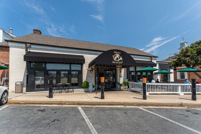 Hunter's Inn 3 blocks away! - 10108 Donegal Ct