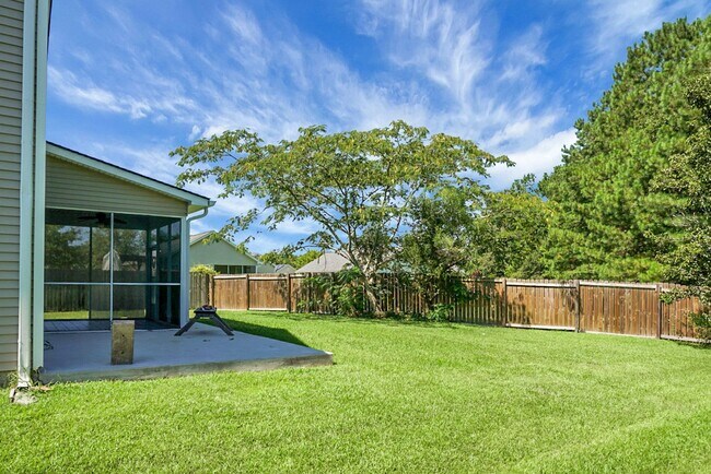 Building Photo - Lovely home in Summerville SC