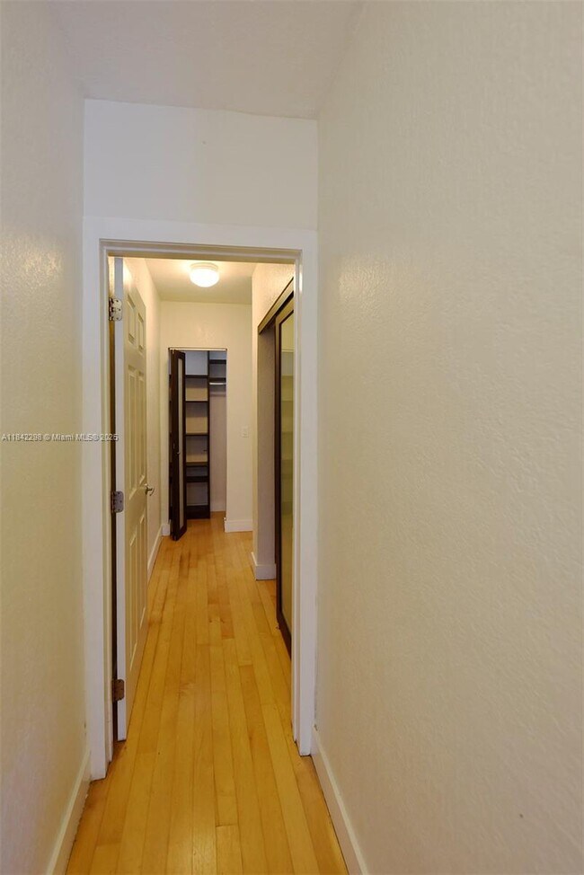 Building Photo - 7171 Bay Dr