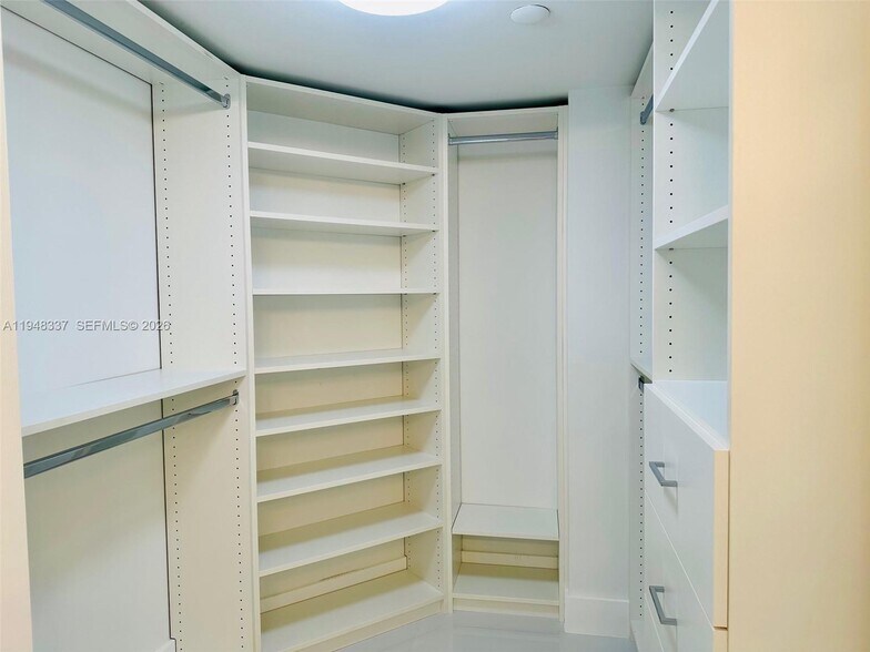 Building Photo - 19101 NE 36th Ct