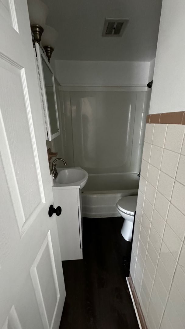 Building Photo - 2 Bedroom 1 Bathroom in Lebanon with Large...