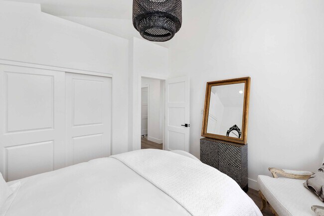 Building Photo - 2113 Harriman Ln