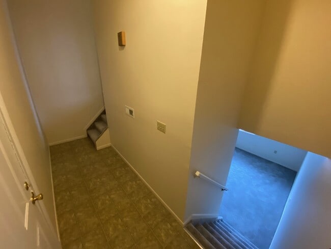 Building Photo - 813 Trustway Ct