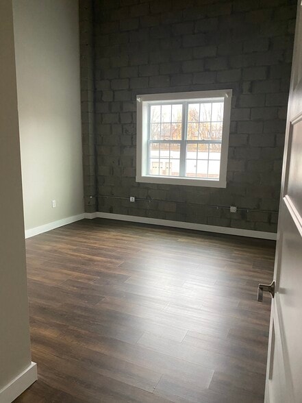 Building Photo - 108 Adams St