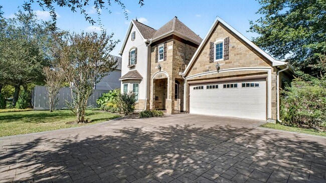 Building Photo - 726 W 30th St