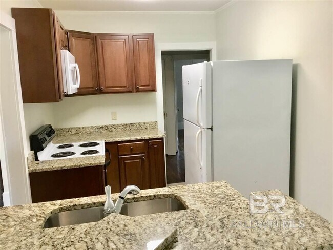 Building Photo - 416 S Section St