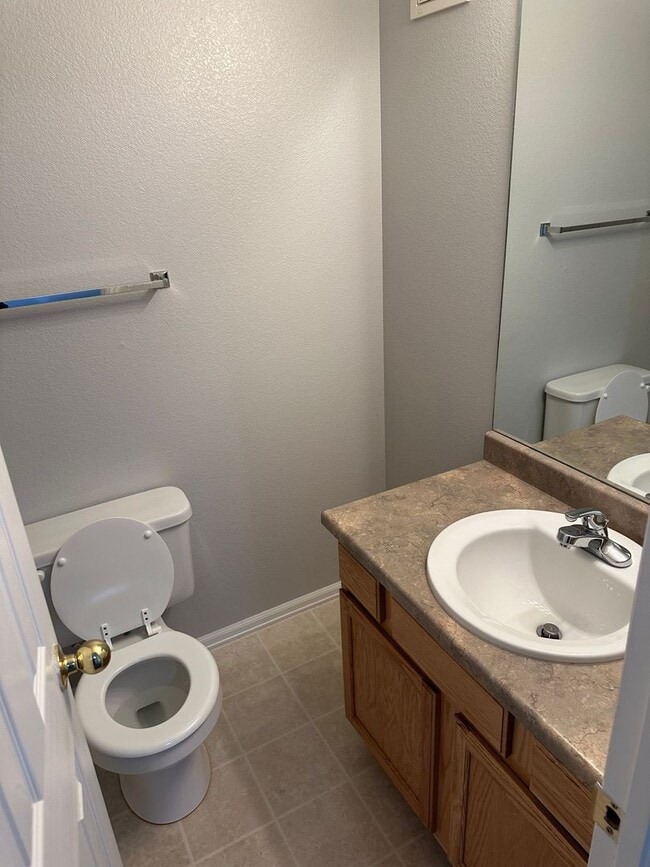 Building Photo - CHARMING 3BD TOWNHOME IN GATED COMMUNITY JUST MINUTES FROM PETERSON AFB & FORT CARSON - Security ...