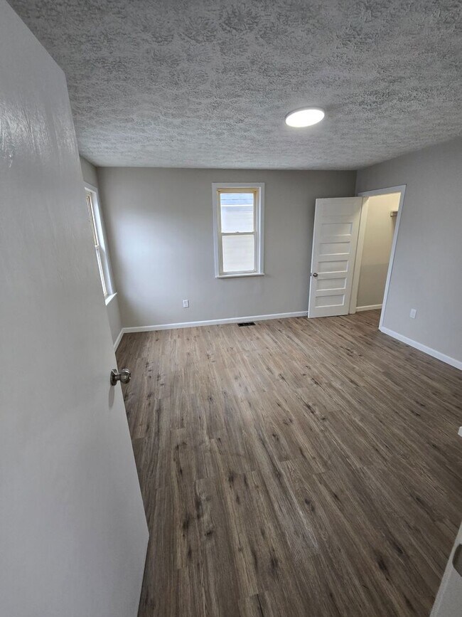 Building Photo - 4 BEDROOM SINGLE FAMILY HOME