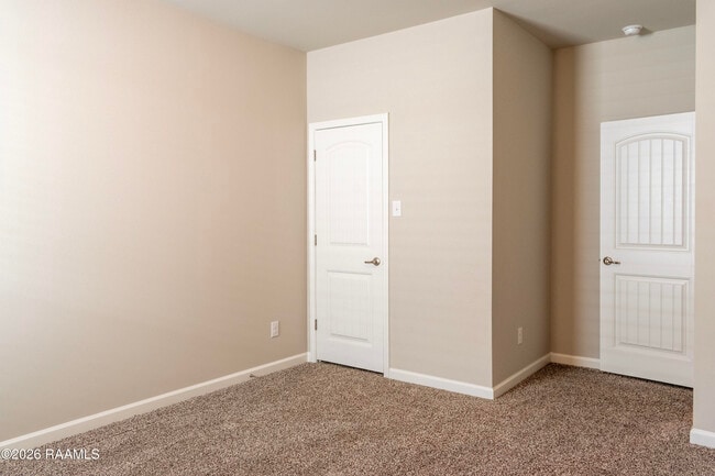 Building Photo - 400 Eastwood Dr