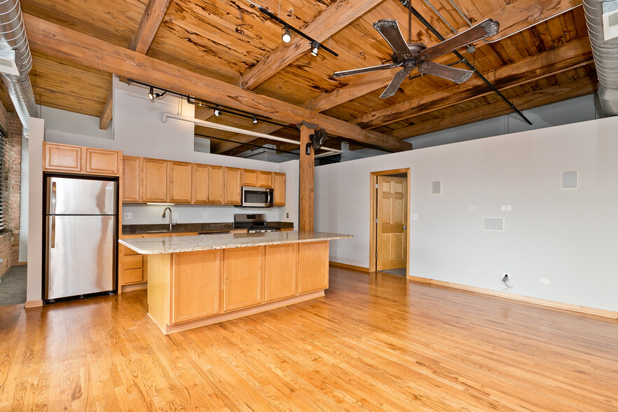 Building Photo - 625 W Jackson Blvd