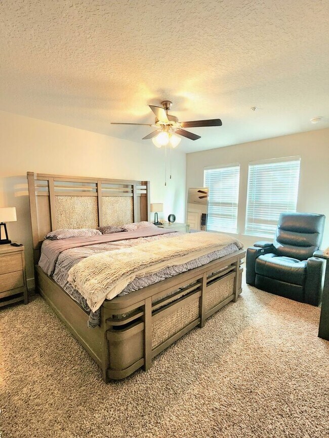 Building Photo - Discover this Stunning 3/2.5 Townhome w/ Pool and Dog Park!
