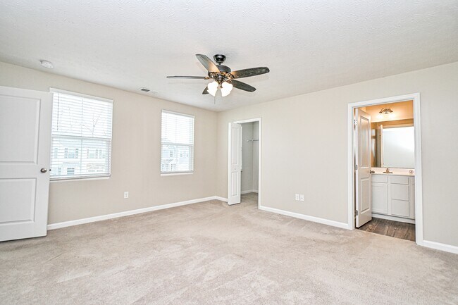 Building Photo - 5697 Julia Kate Dr