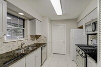 Building Photo - 2403 Tinechester Dr