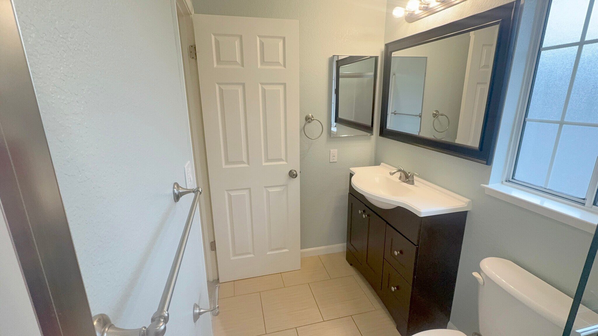 Building Photo - 1013 Woodside Rd