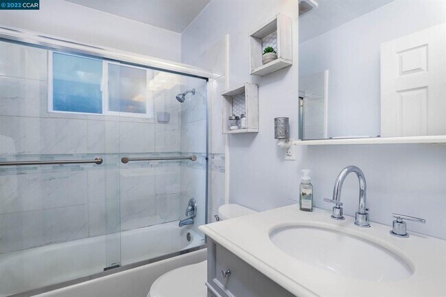 Building Photo - Clean/Remodeled 3 Bedroom 2 Bath with Large  Lot