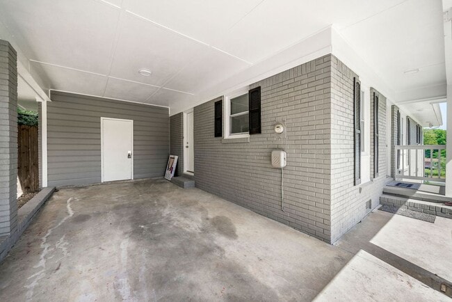 Building Photo - 6030 Wedgewood Dr SW