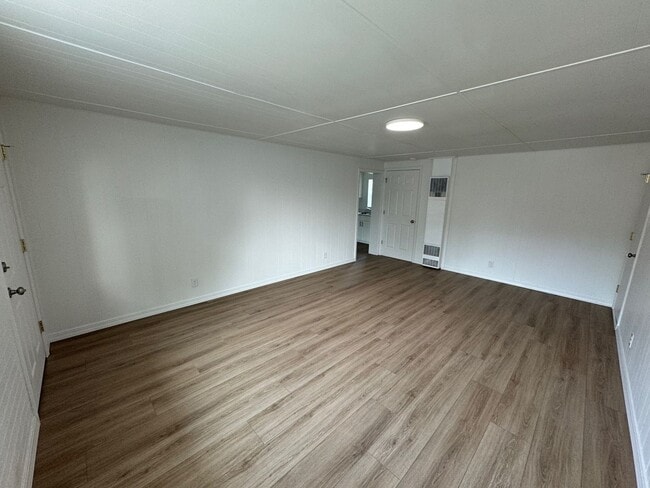 Building Photo - Cozy Remodeled 2 Bedroom, 1 Bathroom Home