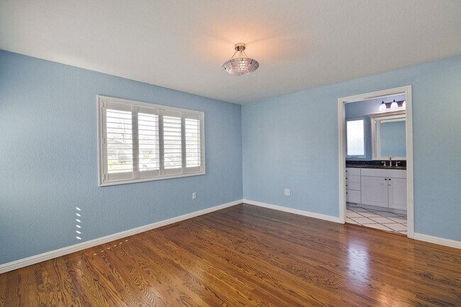 Building Photo - Wow! What a Great Home! Available Soon!