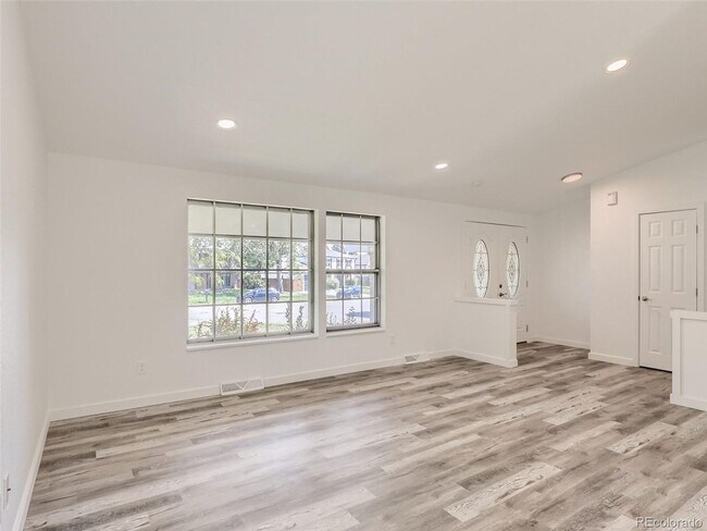 Building Photo - Take advantage of our limited-time offer: ...