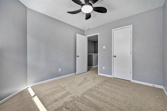 Building Photo - 22250 Queenbury Hills Dr