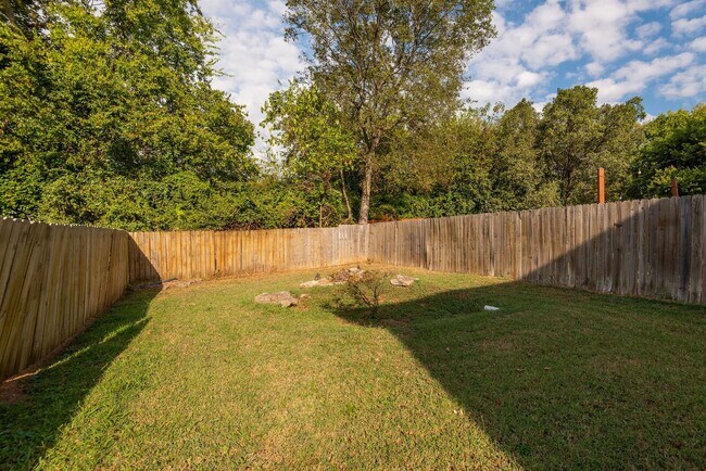Building Photo - East Nashville Rental!