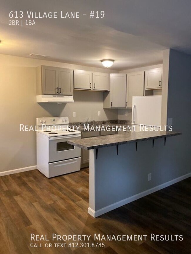 Building Photo - 613 Village Ln