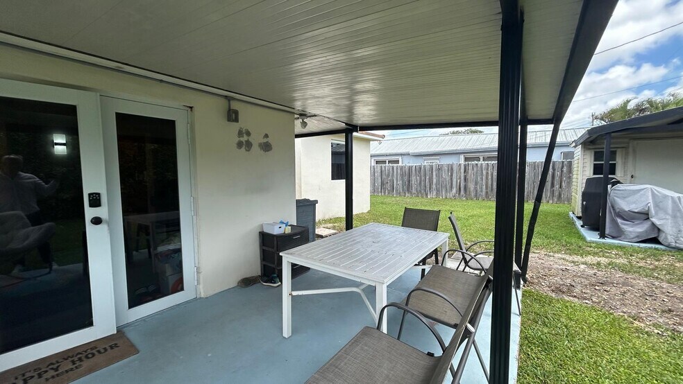 Building Photo - 6790 SW 18th St