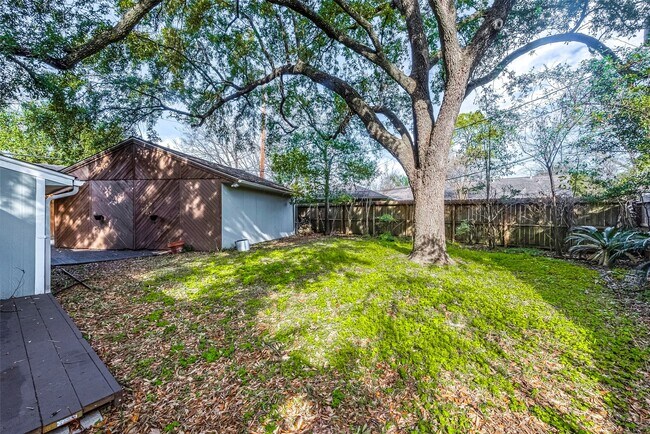 Building Photo - 7810 Locke Ln