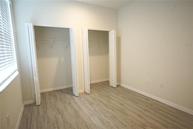 Building Photo - 4102 N Thatcher Ave